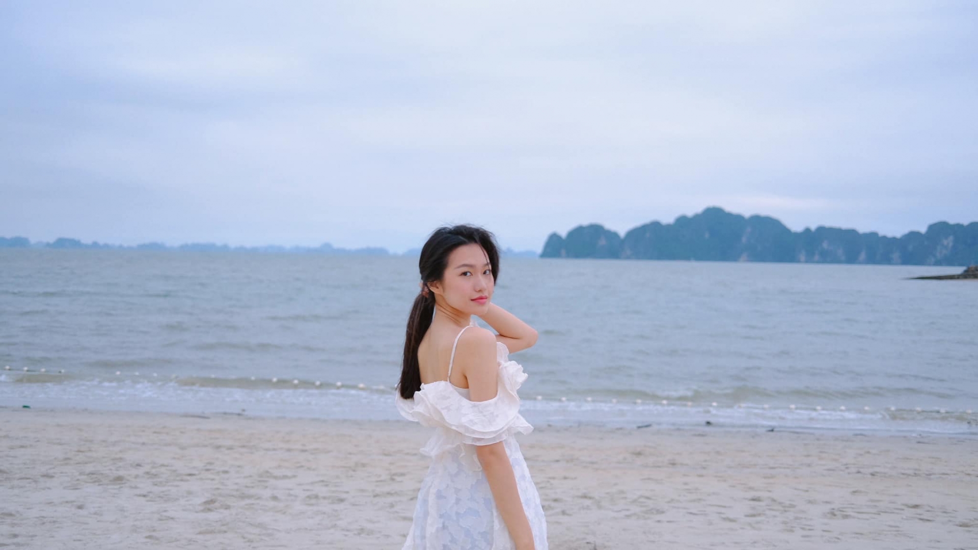 Hôm qua sao làm gì (17/5) - Ảnh 15