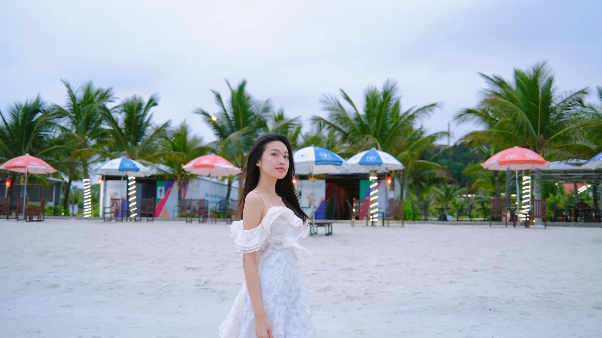 Hôm qua sao làm gì (17/5) - Ảnh 16