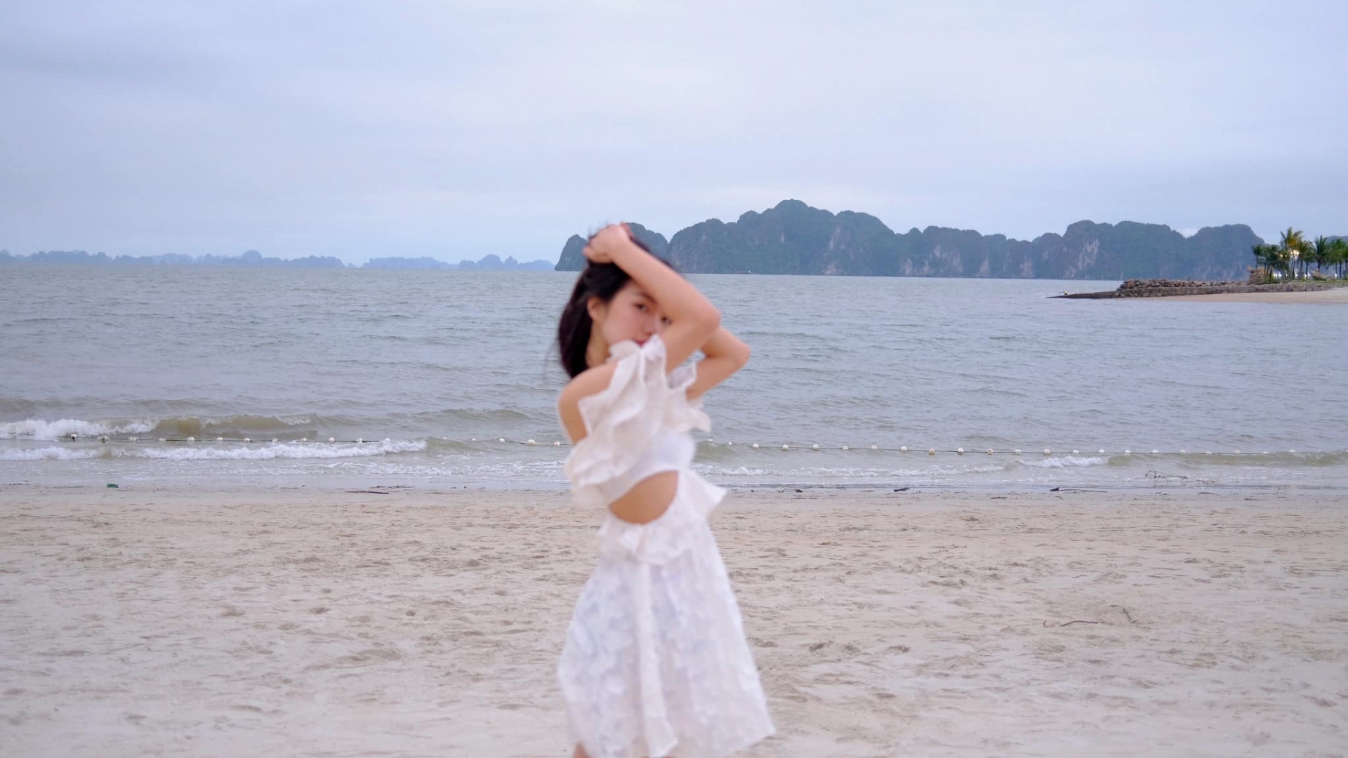 Hôm qua sao làm gì (17/5) - Ảnh 17