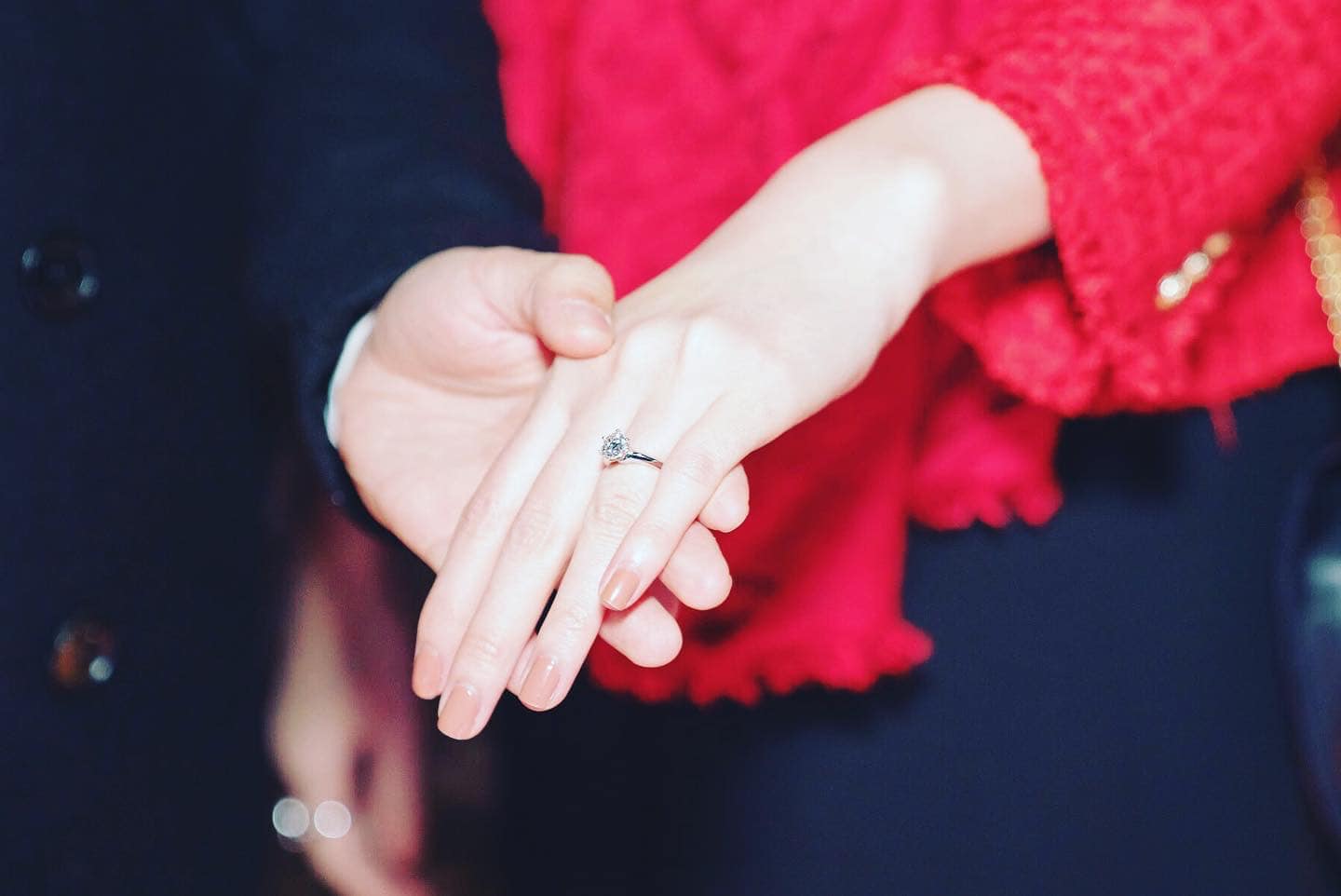 Hôm qua sao làm gì (17/5) - Ảnh 2