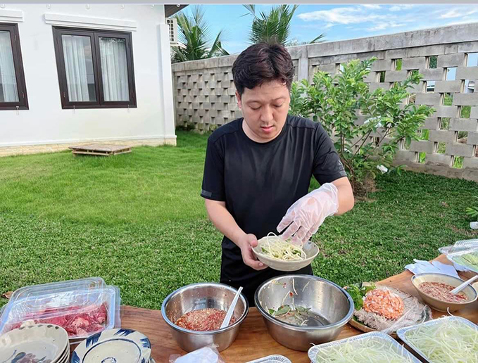 Nhã Phương đón sinh nhật tuổi 32 cùng hội bạn thân ở nhà vườn tiền tỷ - Ảnh 11