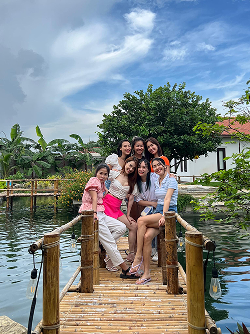 Nhã Phương đón sinh nhật tuổi 32 cùng hội bạn thân ở nhà vườn tiền tỷ - Ảnh 2