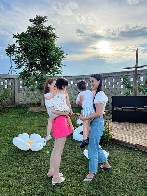 Nhã Phương đón sinh nhật tuổi 32 cùng hội bạn thân ở nhà vườn tiền tỷ - Ảnh 5