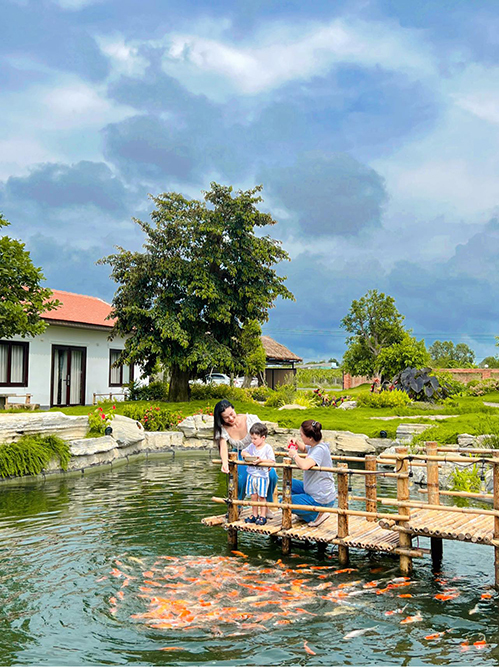 Nhã Phương đón sinh nhật tuổi 32 cùng hội bạn thân ở nhà vườn tiền tỷ - Ảnh 9