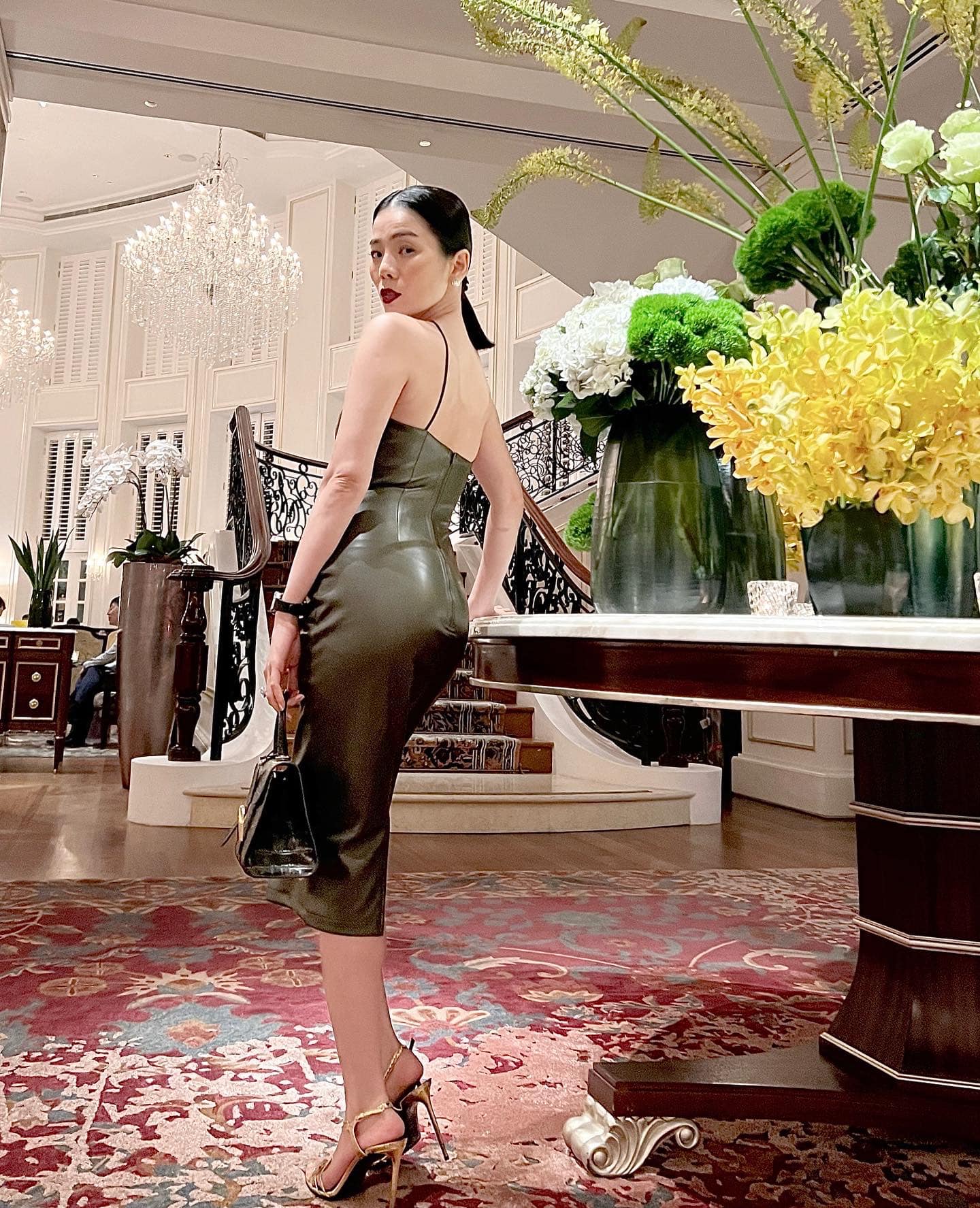 Hôm qua sao làm gì (18/5): - Ảnh 1