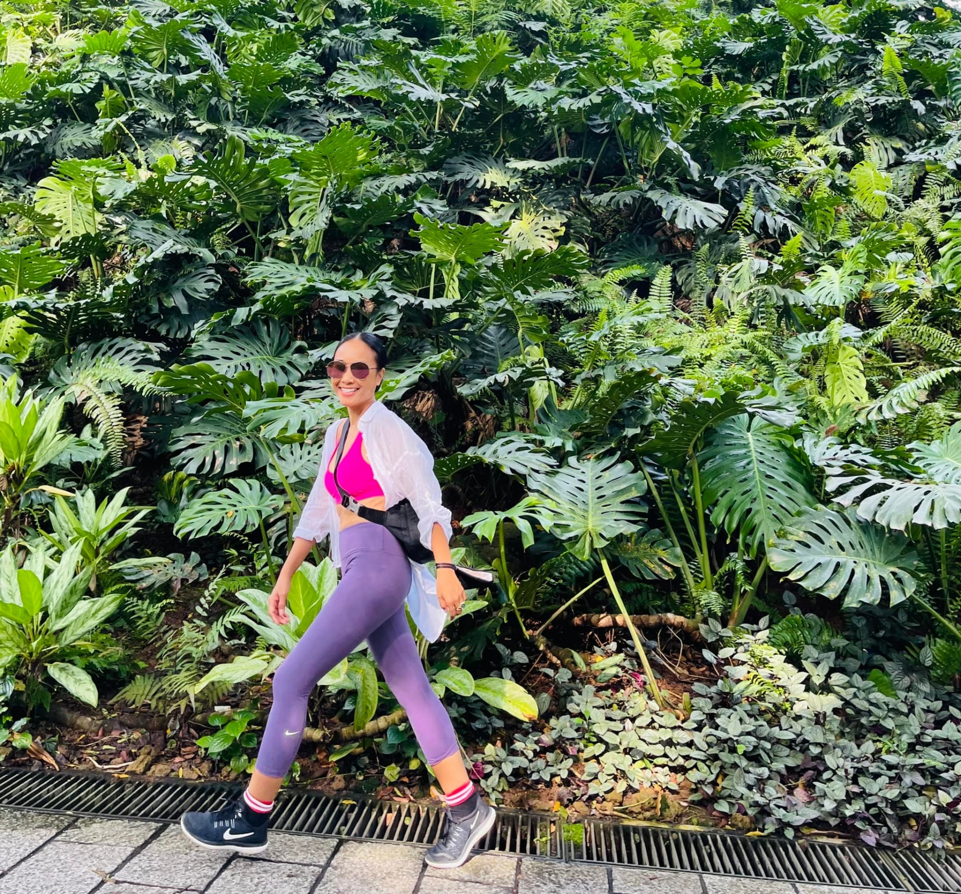 Hôm qua sao làm gì (20/5) - Ảnh 8