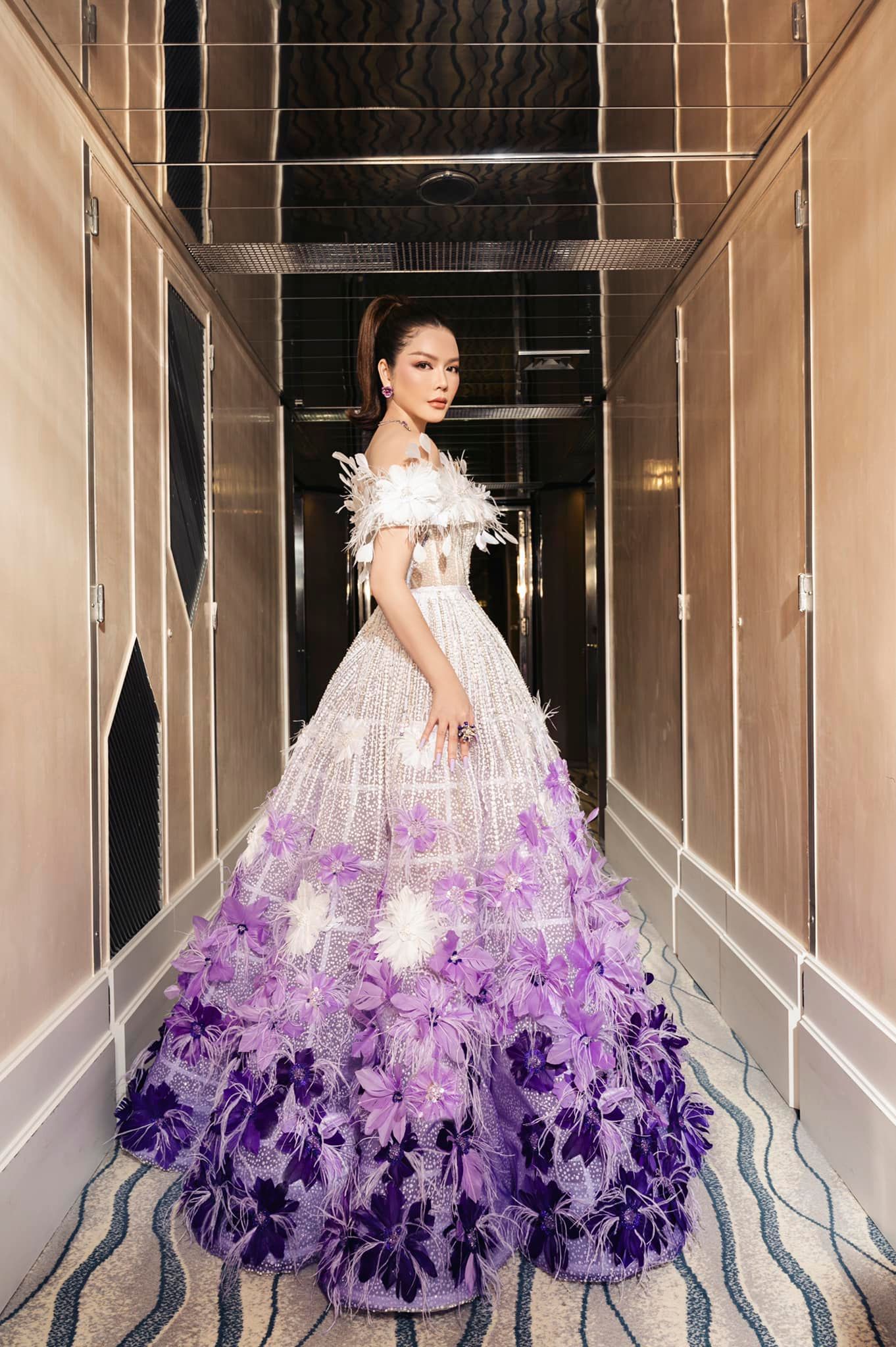 Hôm qua sao làm gì (20/5) - Ảnh 1