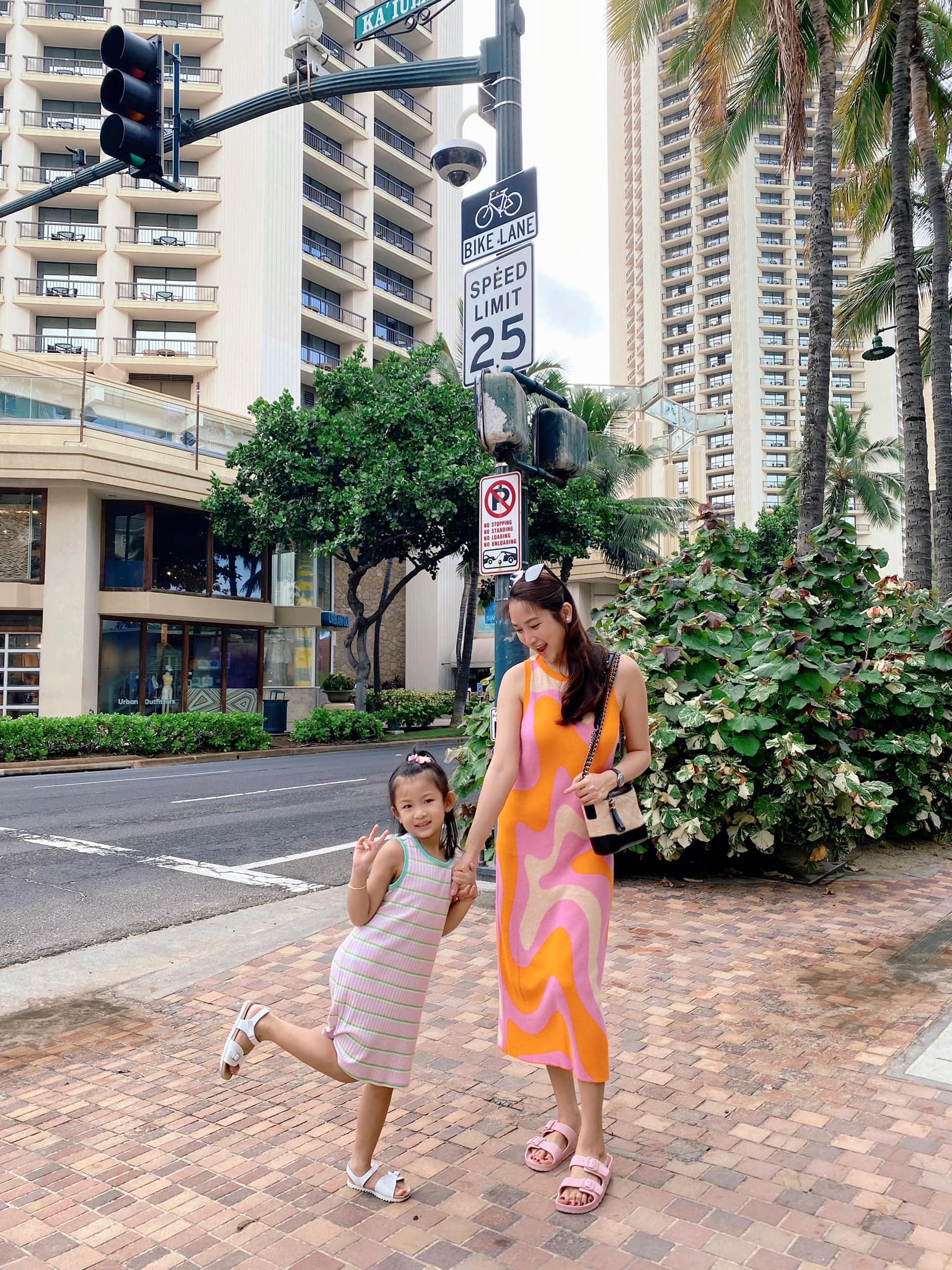 Hôm qua sao làm gì (20/5) - Ảnh 11