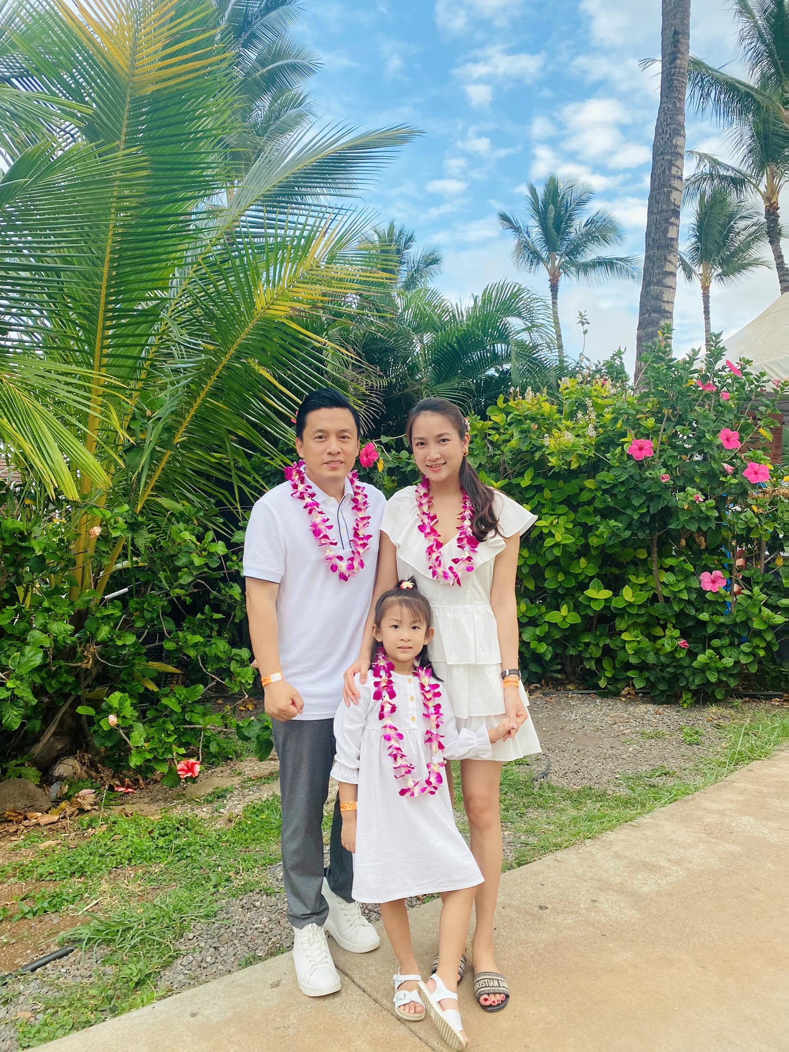 Hôm qua sao làm gì (20/5) - Ảnh 4