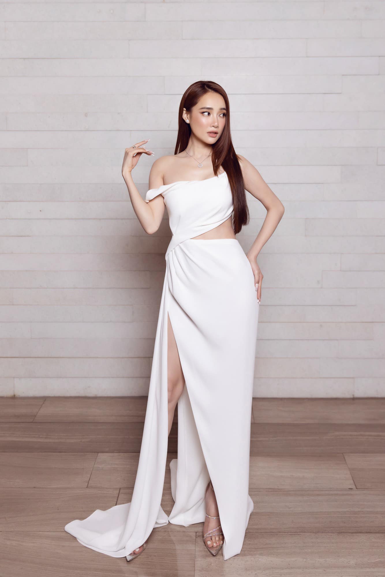 Nhã Phương khoe bụng phẳng lỳ, nổi rõ múi nhân sinh nhật tuổi 32 - Ảnh 2