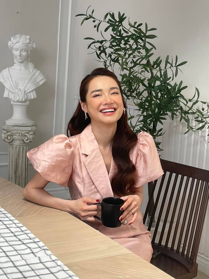 Nhã Phương khoe bụng phẳng lỳ, nổi rõ múi nhân sinh nhật tuổi 32 - Ảnh 4