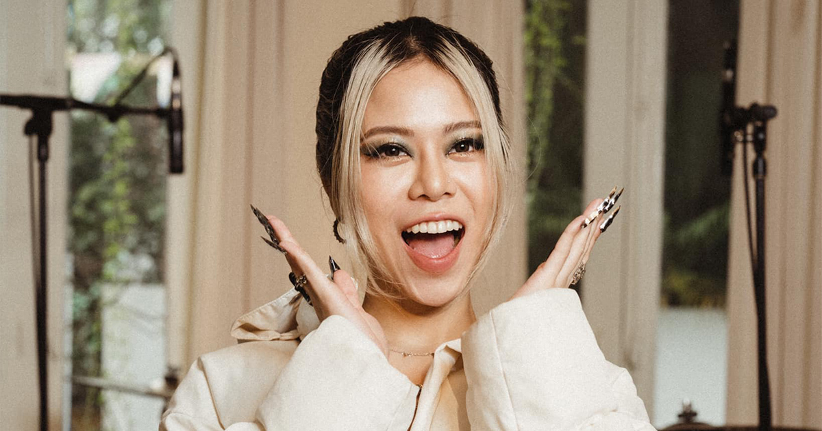 Tlinh tự quay "bốn phương tám hướng" mắt mũi khi bị hỏi "Từng phẫu thuật thẩm mỹ chưa?"