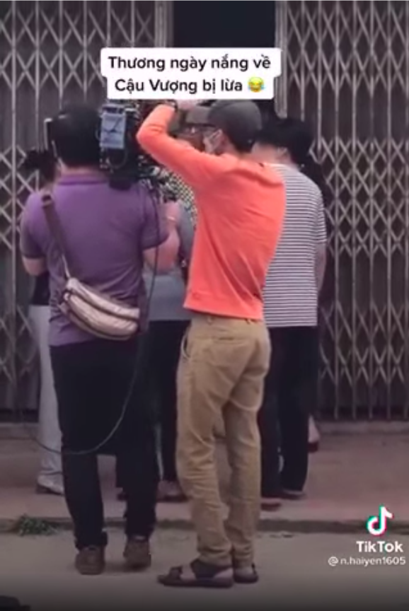 Lộ clip cậu Vượng bị giang hồ đòi nọ, bà Nga phải 