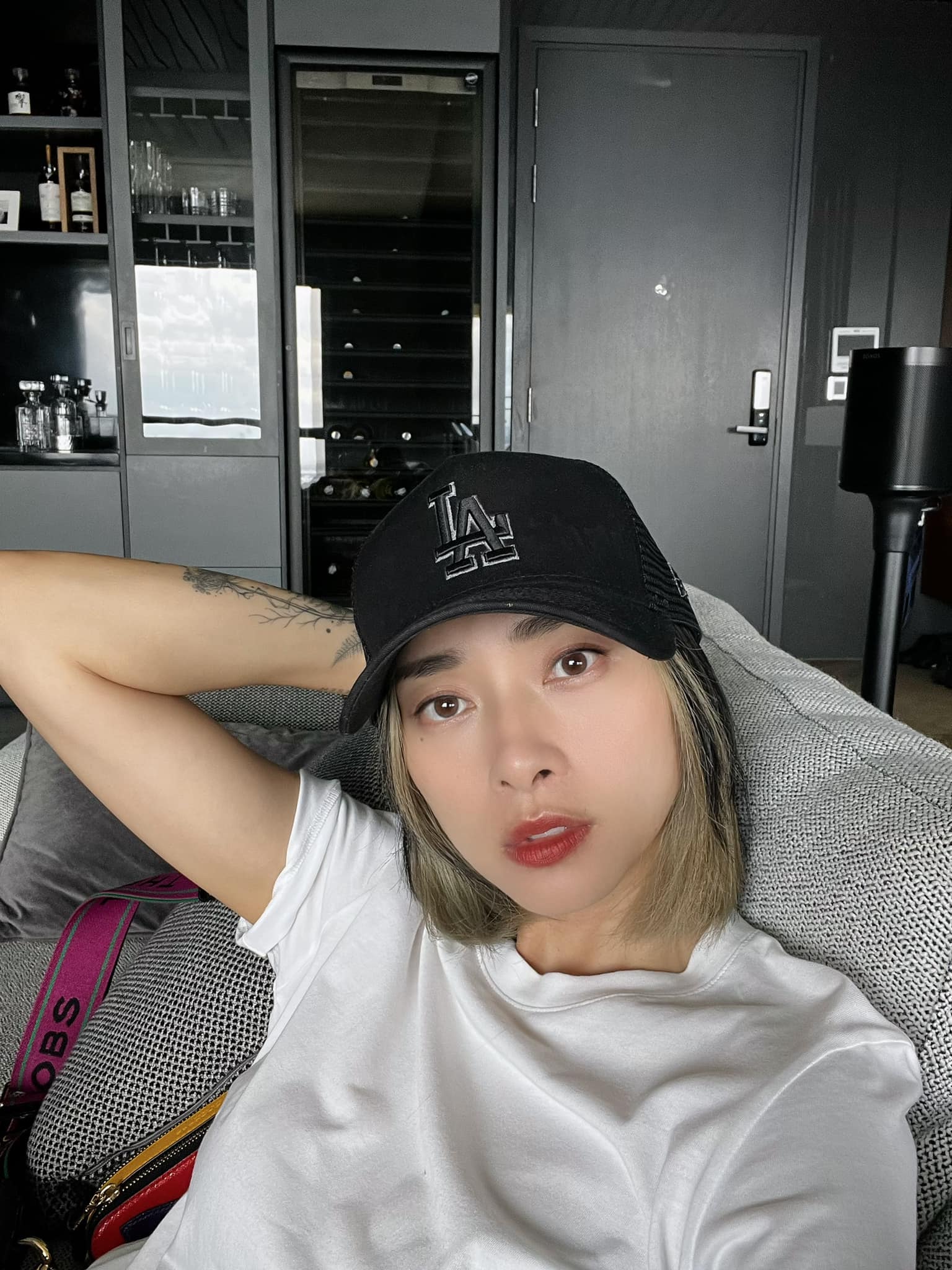 Hôm qua sao làm gì (21/5) - Ảnh 11