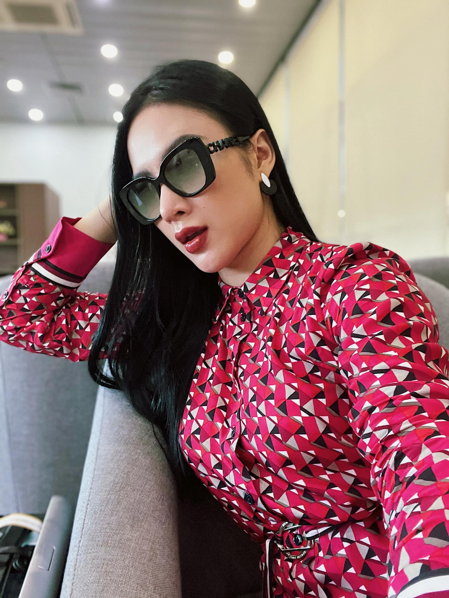 Hôm qua sao làm gì (21/5) - Ảnh 12