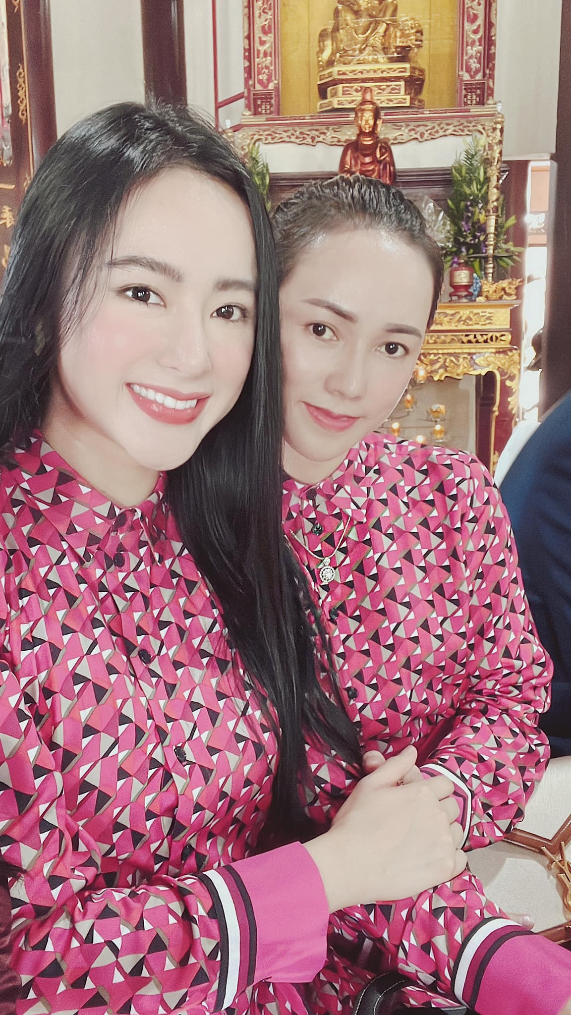 Hôm qua sao làm gì (21/5) - Ảnh 13