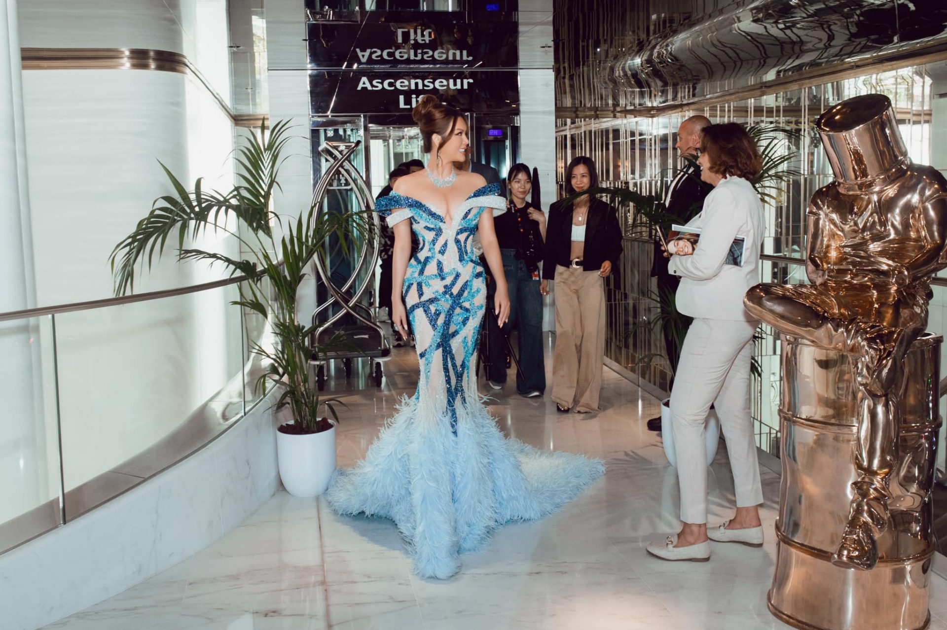 Hôm qua sao làm gì (21/5) - Ảnh 3