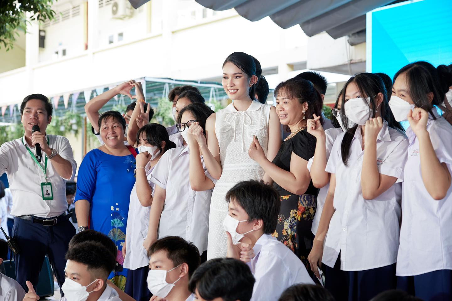 Hôm qua sao làm gì (23/5) - Ảnh 14