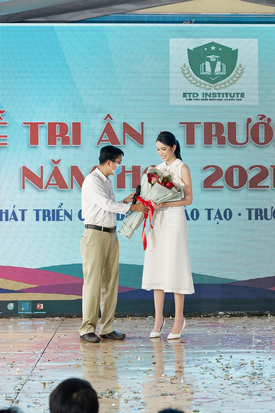 Hôm qua sao làm gì (23/5) - Ảnh 15