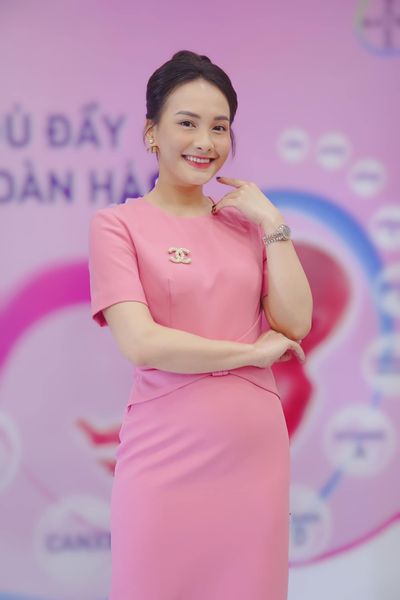 Hôm qua sao làm gì (23/5) - Ảnh 2