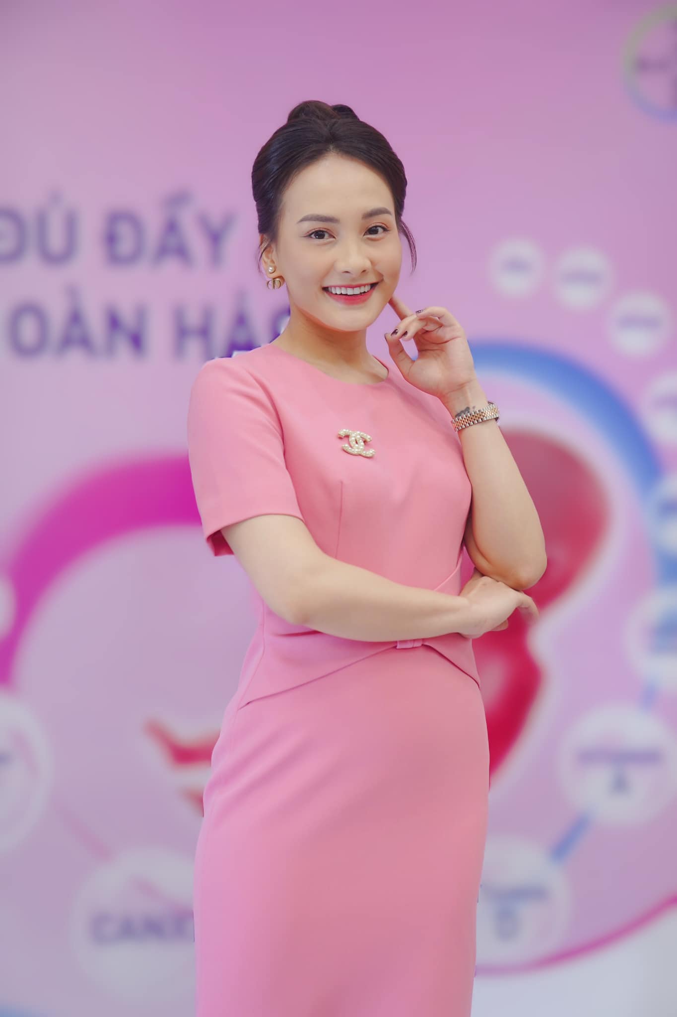 Hôm qua sao làm gì (23/5) - Ảnh 3