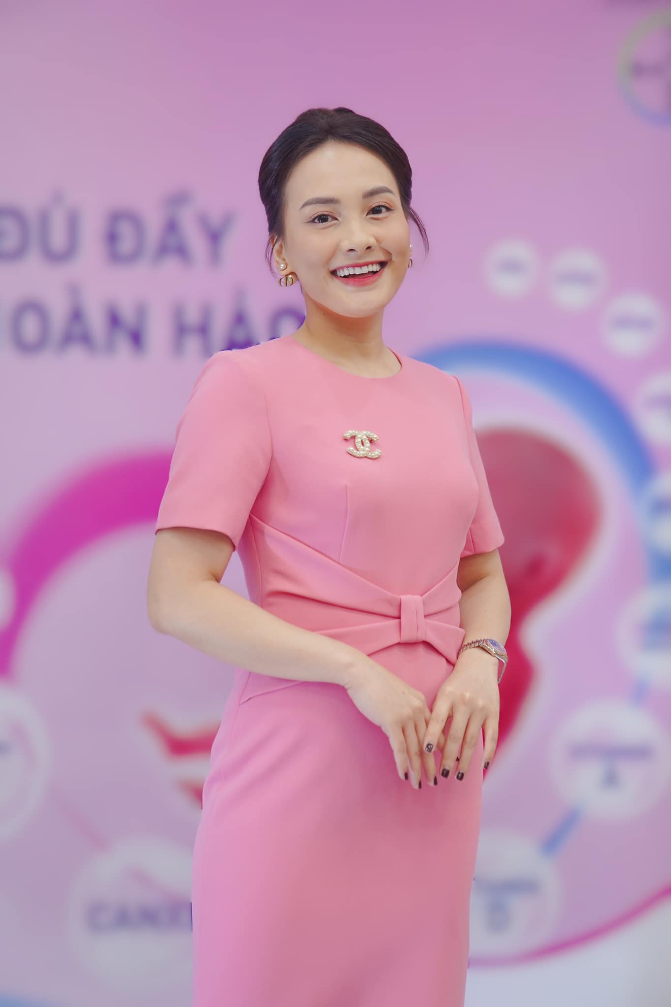 Hôm qua sao làm gì (23/5) - Ảnh 4