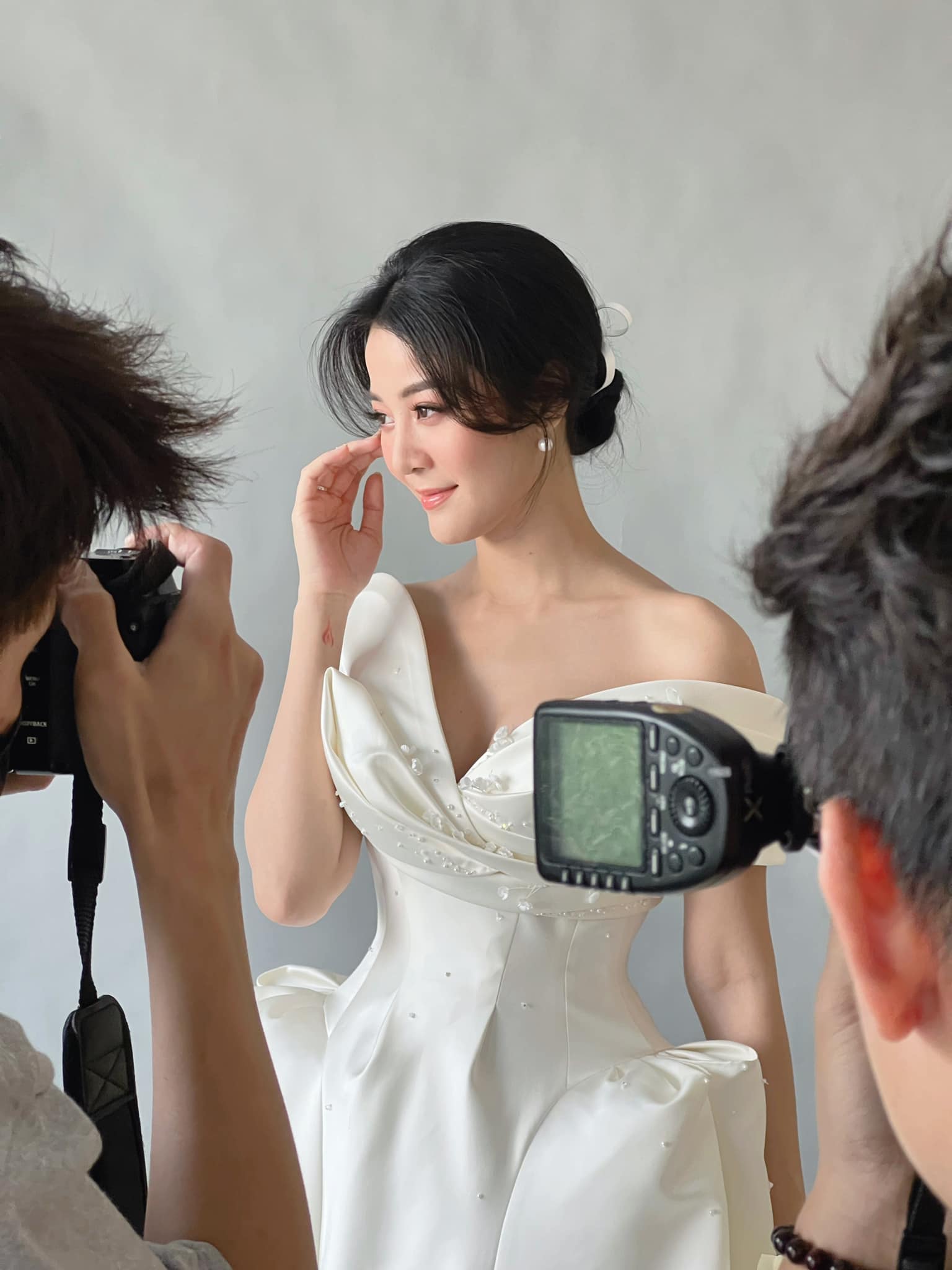 Hôm qua sao làm gì (24/5) - Ảnh 11