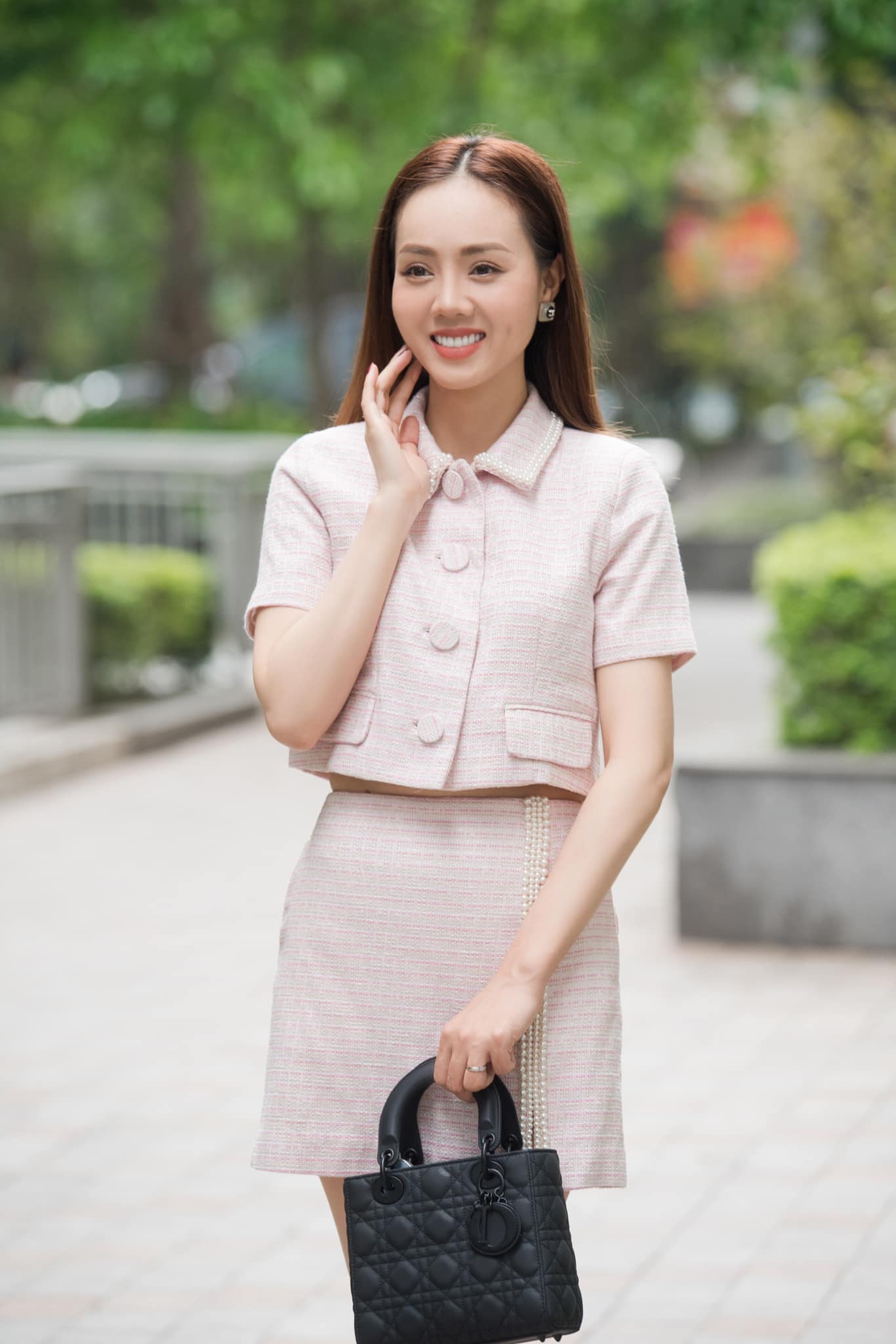 Bà xã Công Lý lên tiếng khi bị chê 