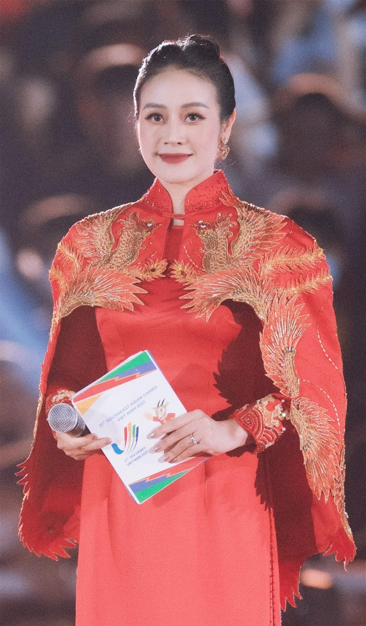 Phí Linh thừa nhận nghề MC 