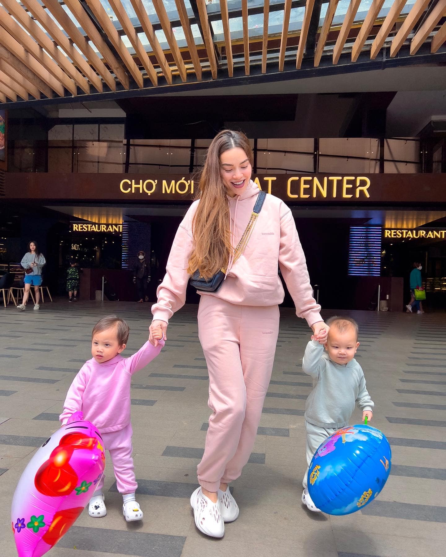 Hôm qua sao làm gì (28/5): - Ảnh 18