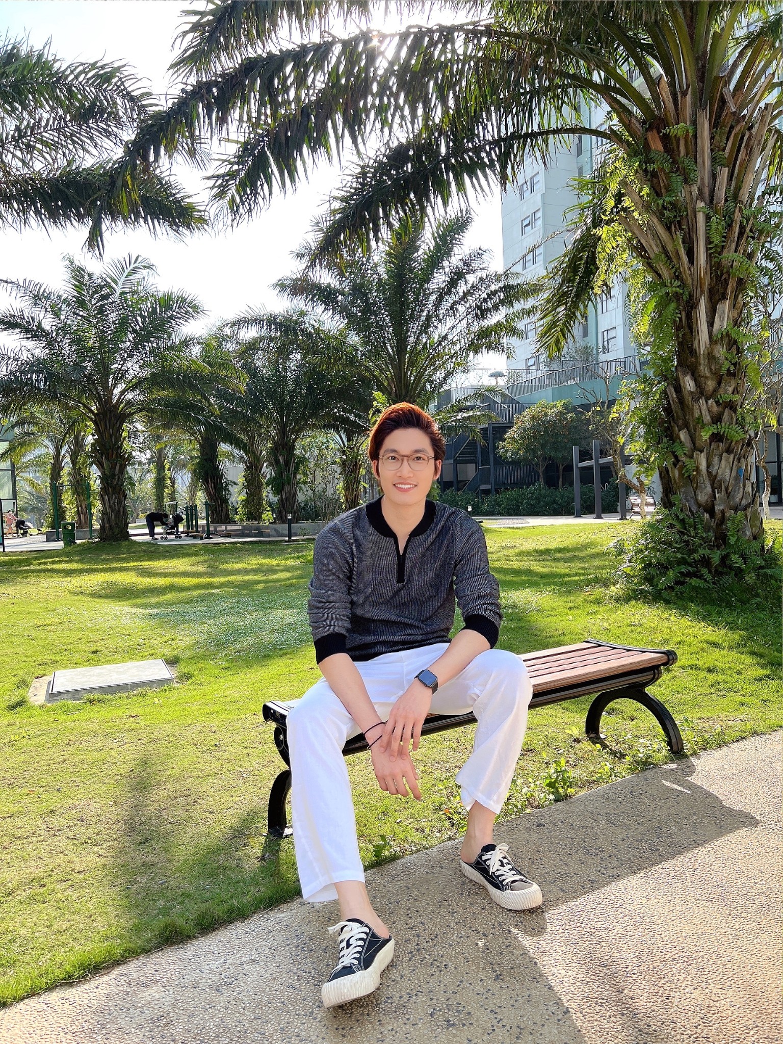 Hậu chia tay Hương Giang, Đình Tú phải giải thích khi đăng ảnh nắm tay người giấu mặt - Ảnh 3