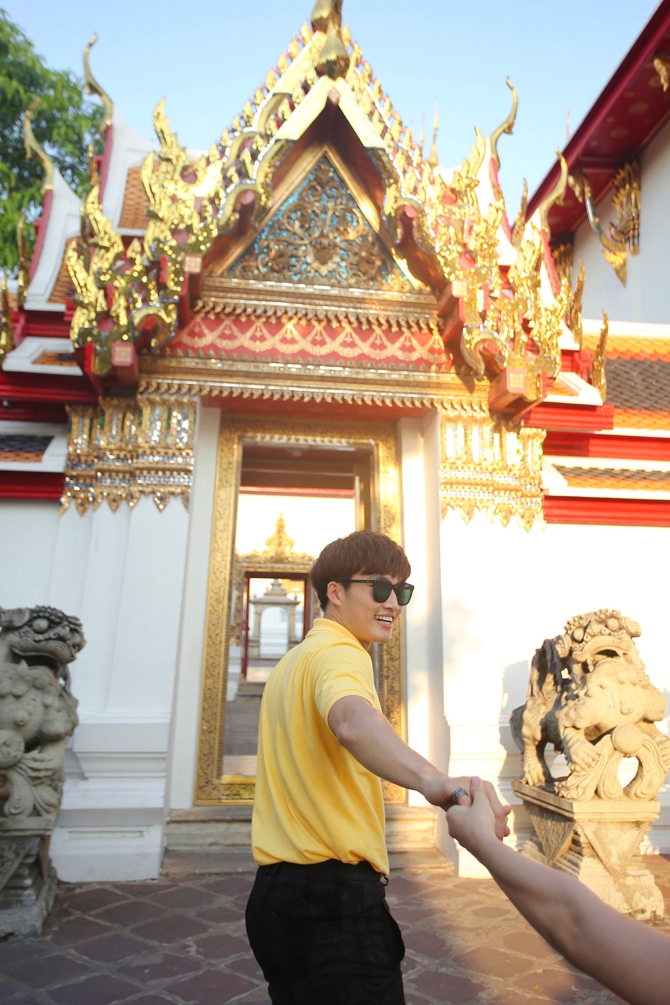 Hậu chia tay Hương Giang, Đình Tú phải giải thích khi đăng ảnh nắm tay người giấu mặt - Ảnh 4