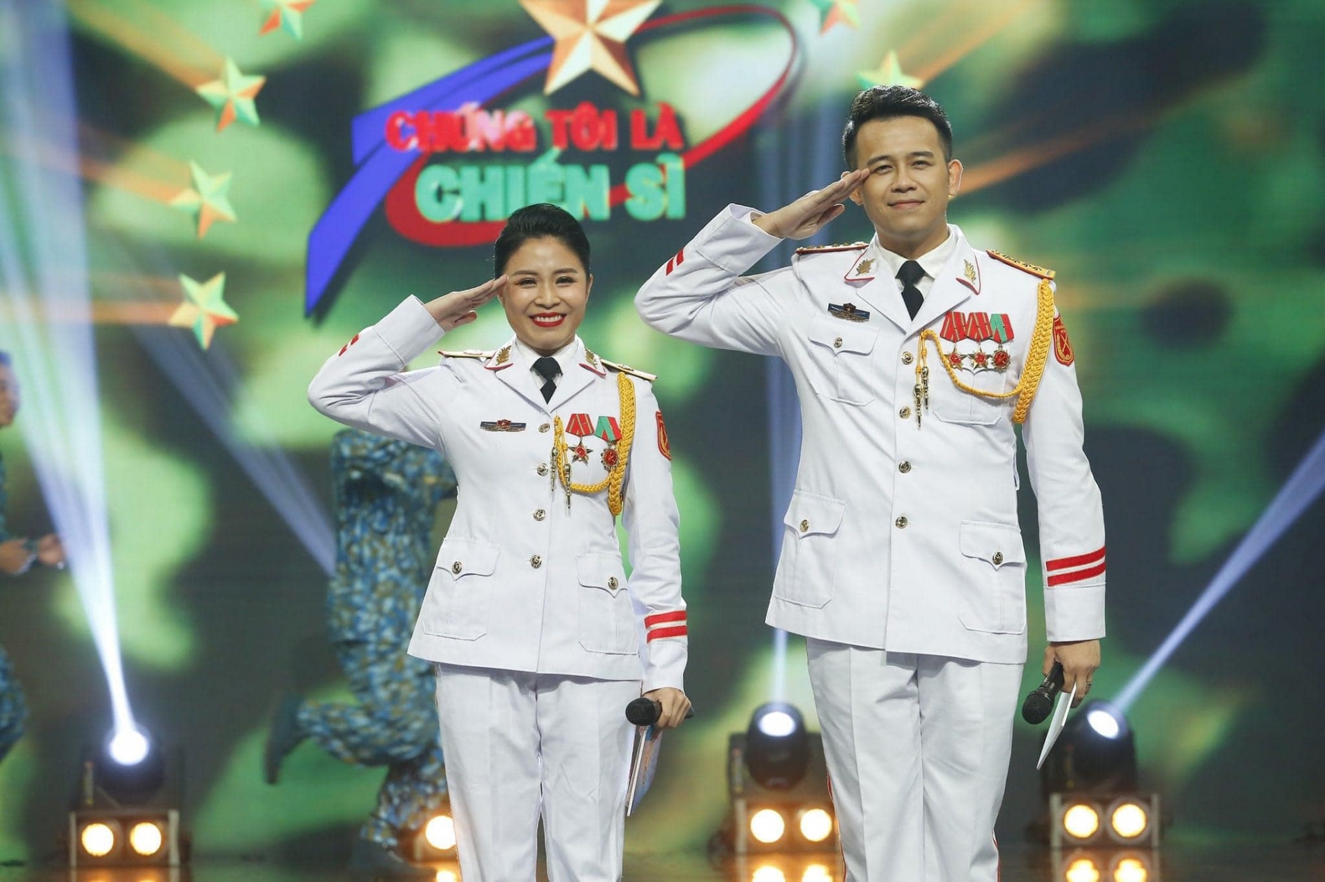 Hôm qua sao làm gì (30/5): - Ảnh 8