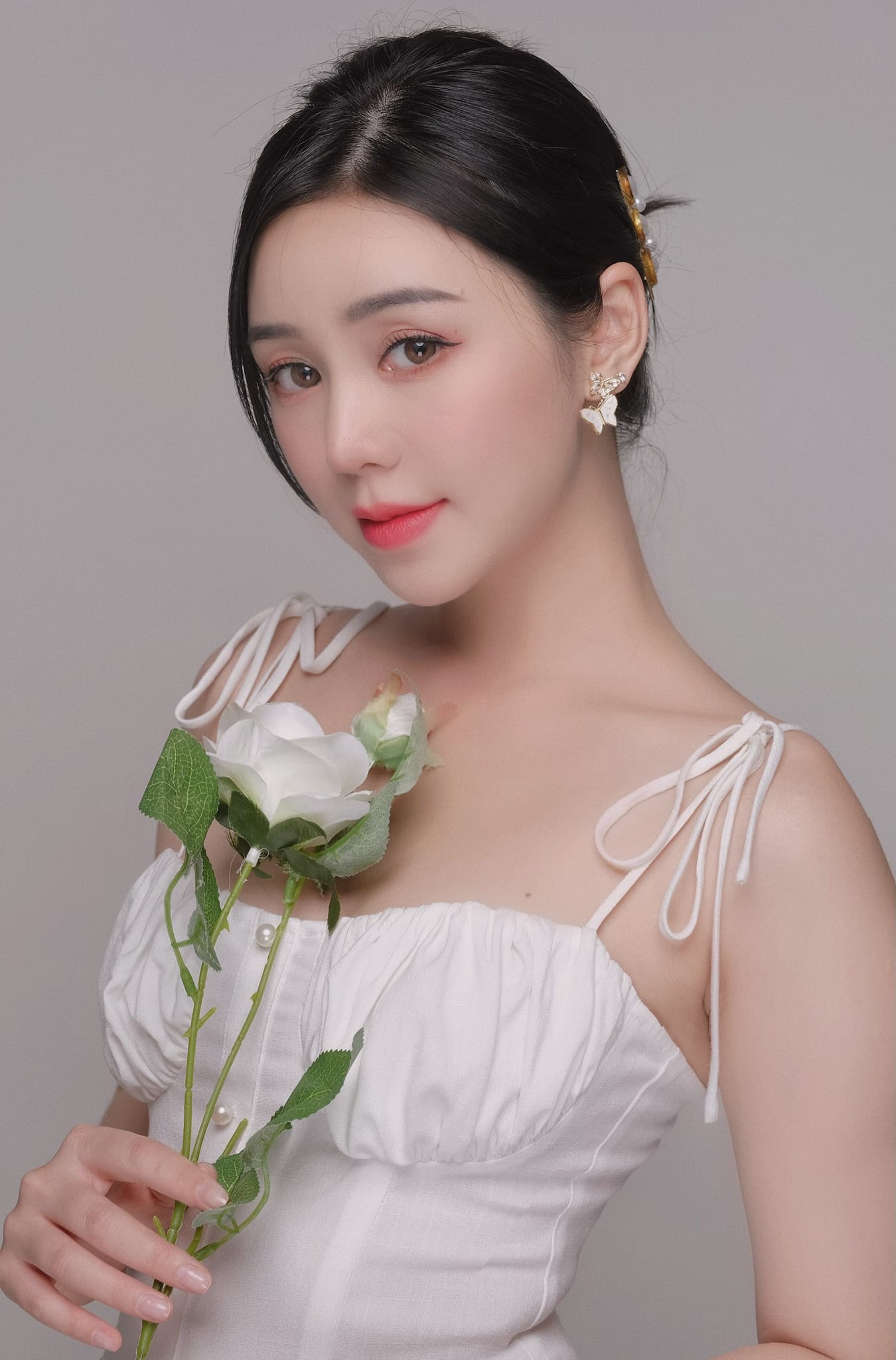 Quỳnh Kool ngây thơ, xinh như búp bê trong loạt ảnh diện đầm 2 dây  - Ảnh 3