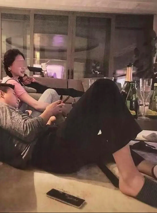 Chồng cũ Từ Hy Viên liên tục bị tung ảnh ngoại tình, cáo buộc đánh vợ cũ - Ảnh 1