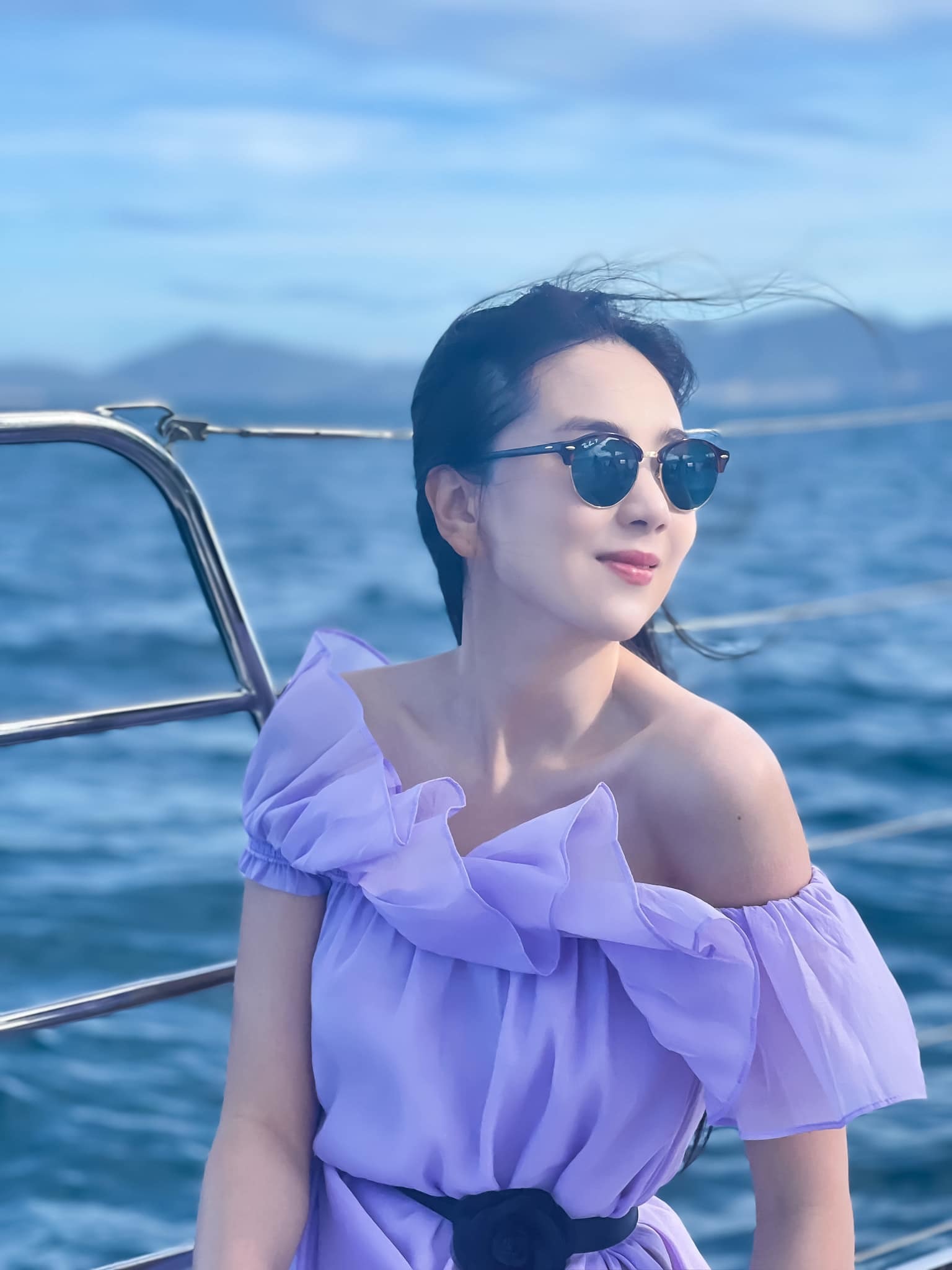 MC Mai Ngọc: 300 ngày đi làm là 300 chiếc váy, kiểu tóc thay đổi hằng ngày, make up từ trưa đến tối - Ảnh 11