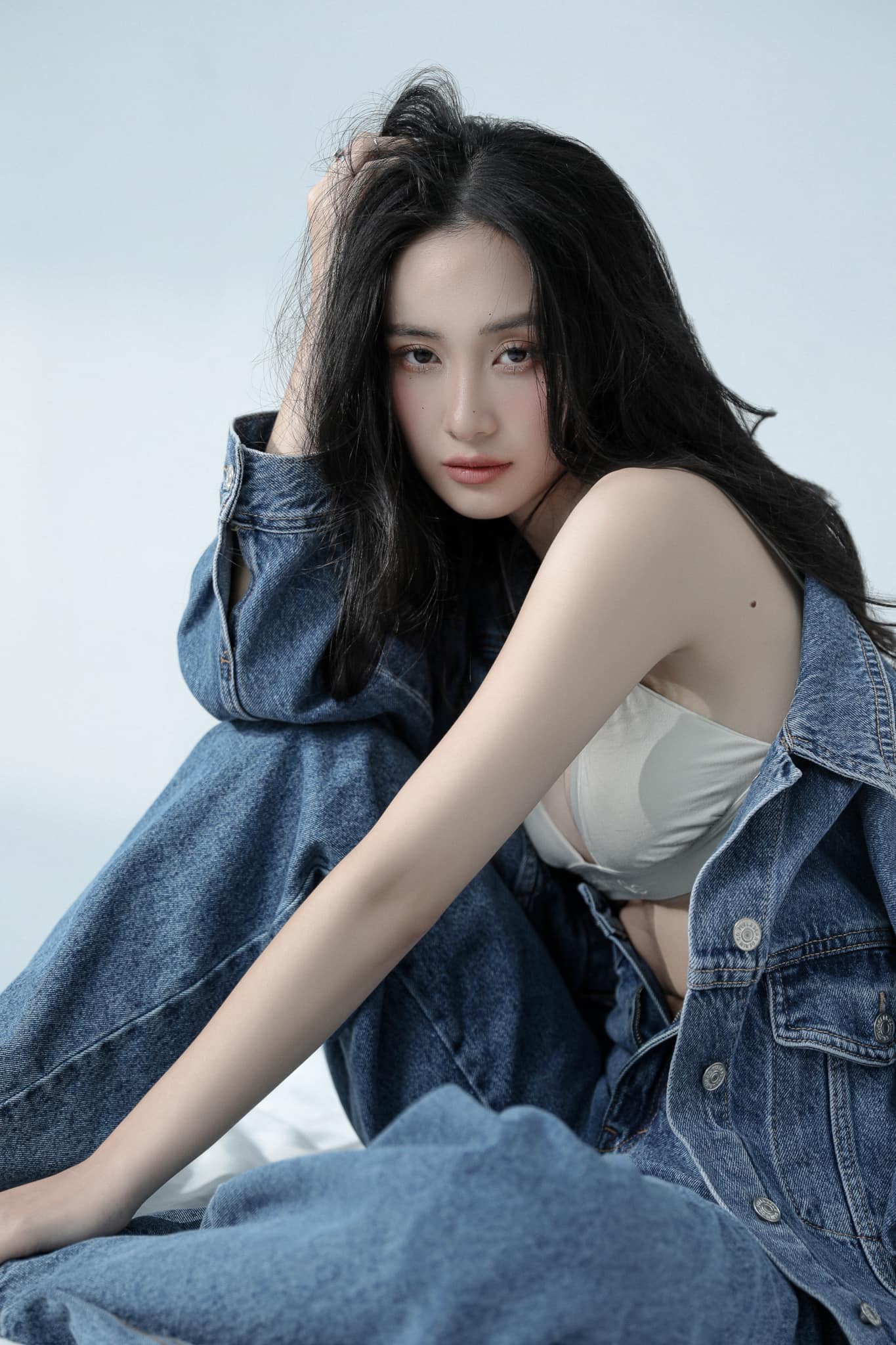 Hôm qua sao làm gì (4/6): Jun Vũ tung bộ ảnh nội y mừng tuổi mới - Ảnh 4