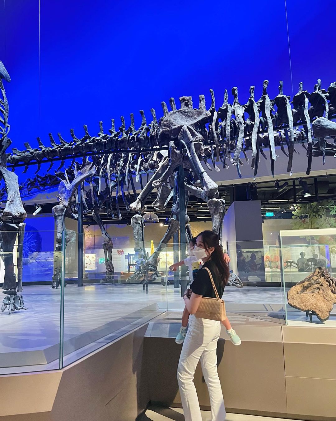 Hôm qua sao làm gì (4/6): Jun Vũ tung bộ ảnh nội y mừng tuổi mới - Ảnh 5