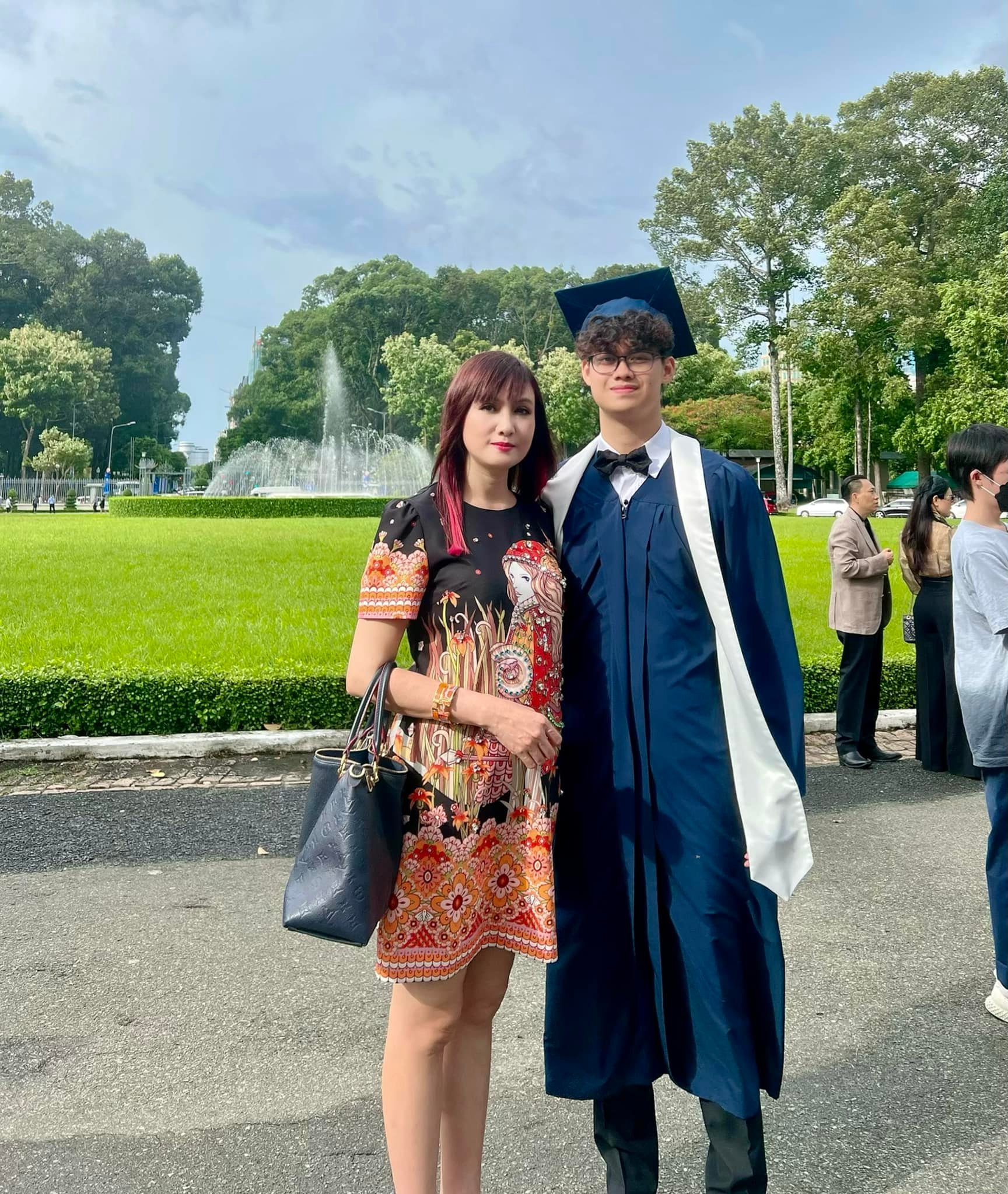 Hôm qua sao làm gì (5/6): - Ảnh 6