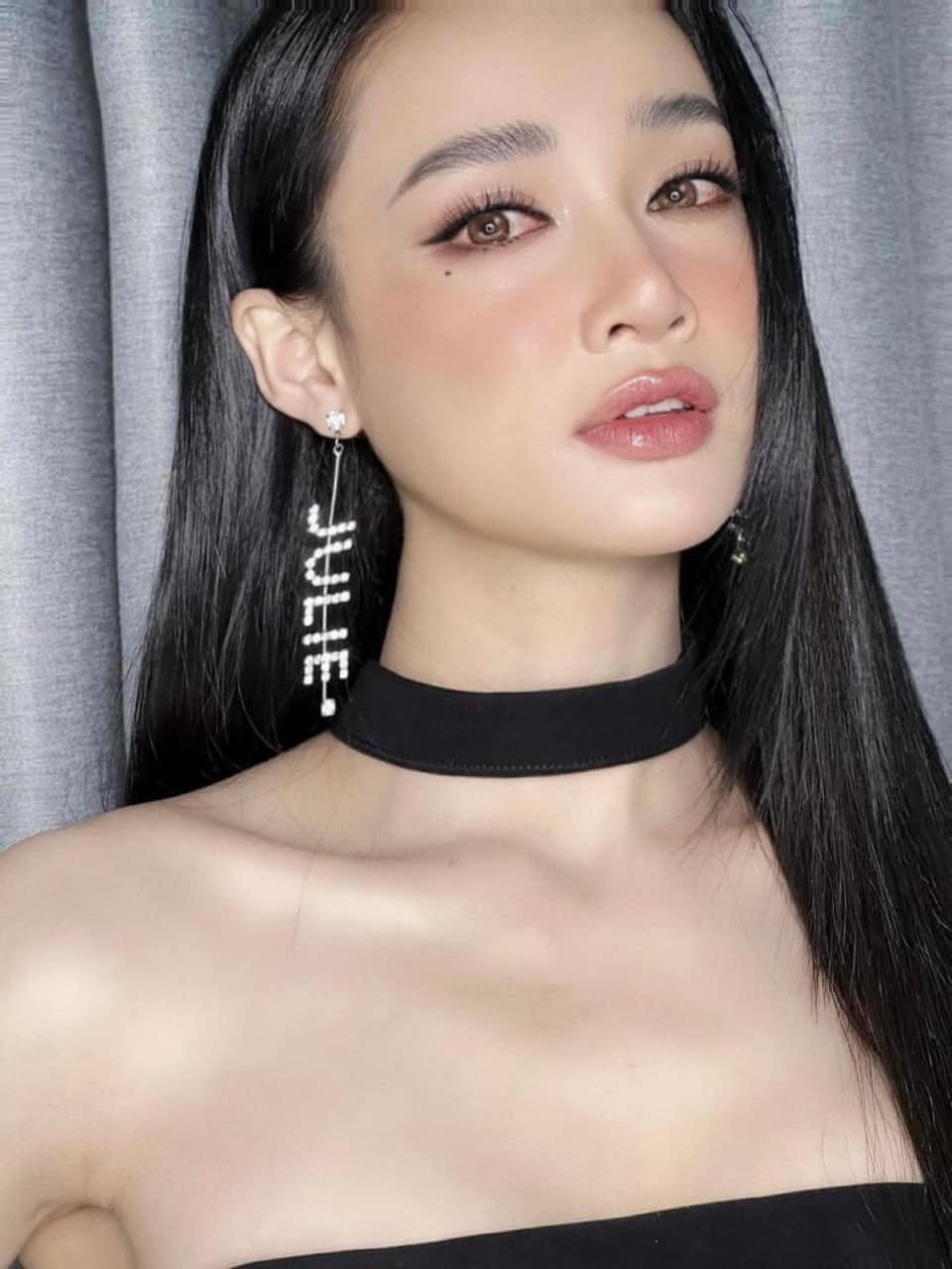 Lâu lắm Nhã Phương mới make up kiểu Tây sang chảnh, thì ra là đi sự kiện quan trọng này - Ảnh 1