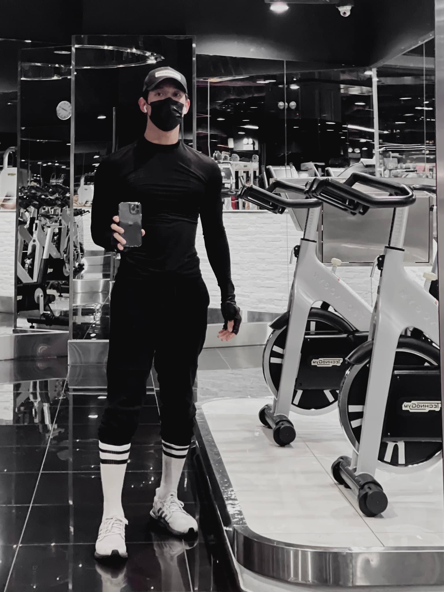 Song Luân cởi áo khoe múi bụng cuồn cuộn khiến các sao nữ thảng thốt - Ảnh 3