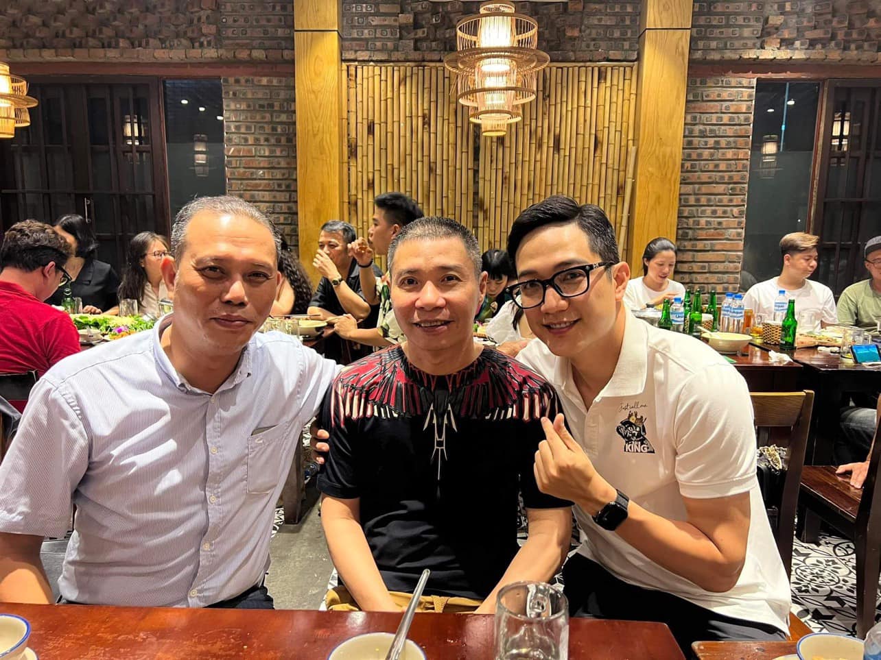 Bà xã Công Lý xúc động tâm sự khi chồng lần đầu được đi off đoàn phim sau tai nạn - Ảnh 3