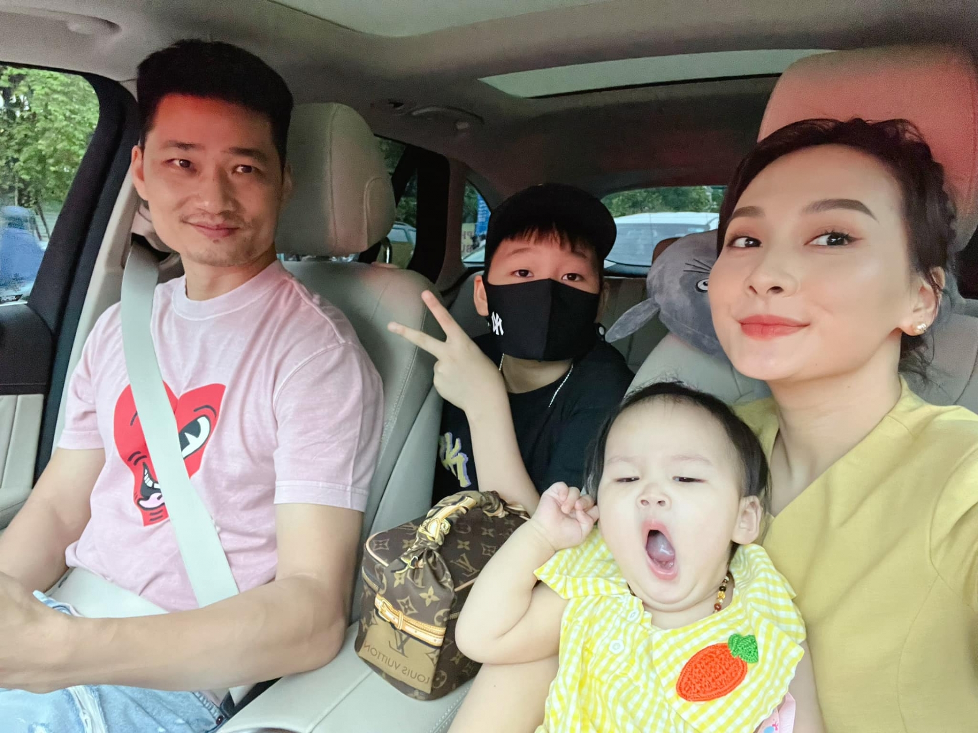 Bảo Thanh bị con nôn lên người nhưng chồng lại thắc mắc vợ 