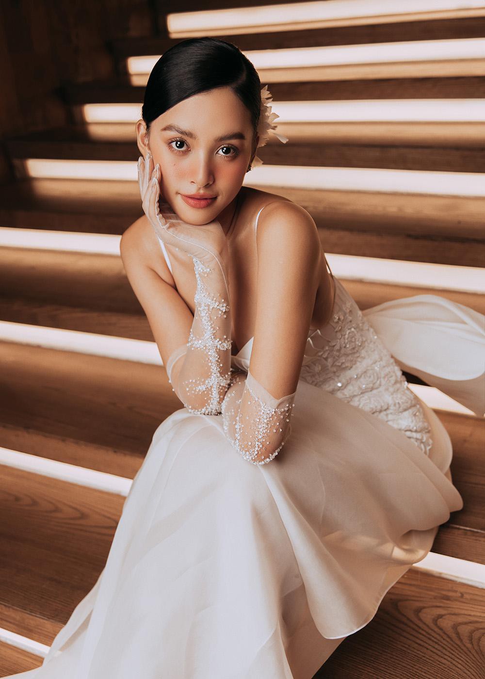 Hoa hậu Tiểu Vy diện váy cưới, nhan sắc yêu kiều không kém những nàng dâu mới của showbiz Việt - Ảnh 12