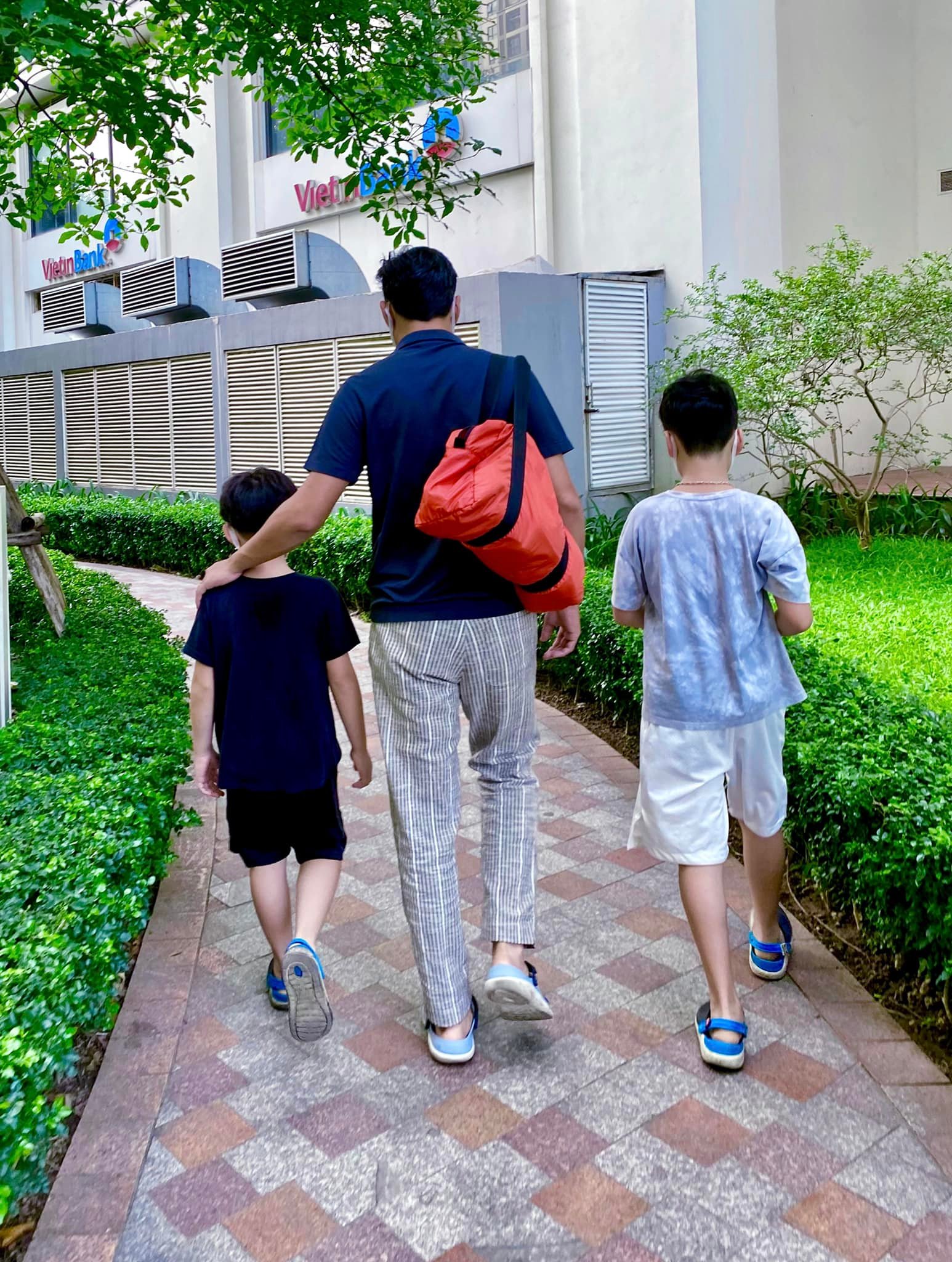 Khoảnh khắc Khải Anh hấp dẫn nhất trong mắt Đan Lê: Không phải khi chải chuốt hay tặng quà vợ - Ảnh 1