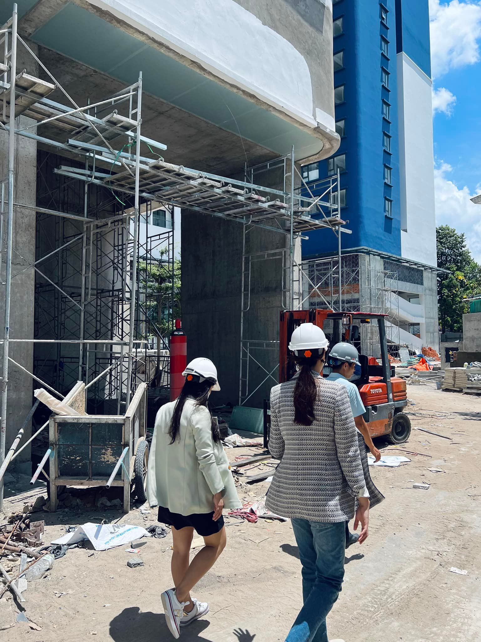 Hôm qua sao làm gì (7/6): - Ảnh 10