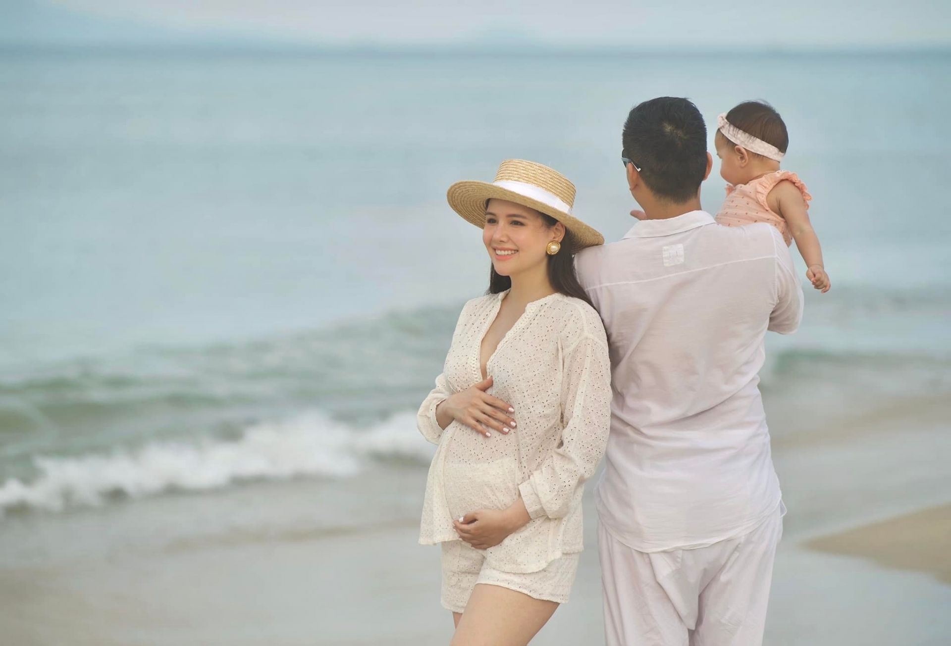 Phanh Lee mang bầu lần 2, tung loạt ảnh cực tình bên chồng đại gia - Ảnh 4