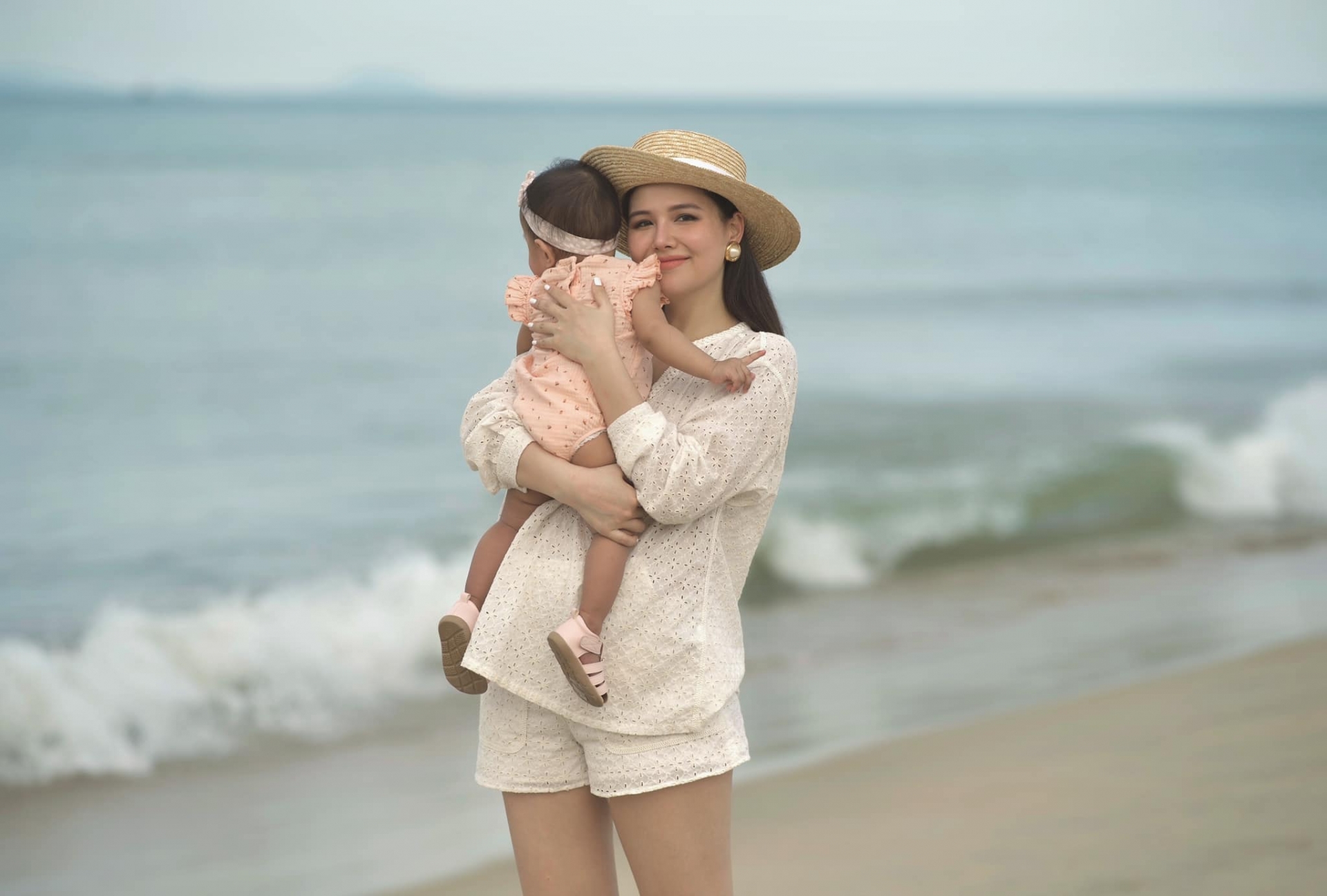 Phanh Lee mang bầu lần 2, tung loạt ảnh cực tình bên chồng đại gia - Ảnh 5