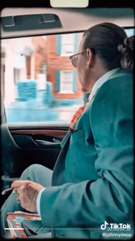 Johnny Depp lập TikTok sau khi thắng kiện, hơn 6 triệu follow/ngày - Ảnh 2