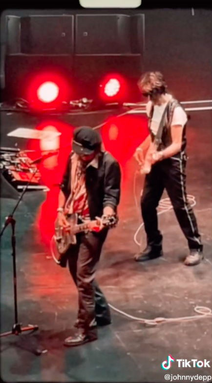 Johnny Depp lập TikTok sau khi thắng kiện, hơn 6 triệu follow/ngày - Ảnh 6